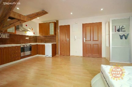 Pronájem bytu 1+kk 30 m² Chodská, Praha - Vinohrady