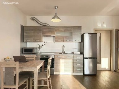Pronájem bytu 1+kk 35 m² Olšanská, Praha - Žižkov