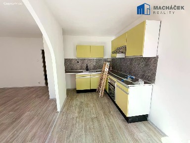 Prodej bytu 3+1 72 m² Dukelských hrdinů, Krupka - Maršov