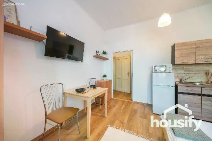 Pronájem bytu 1+kk 18 m² Vídeňská třída, Znojmo