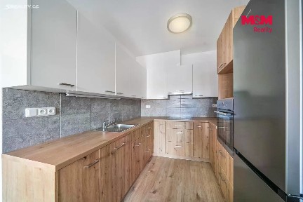 Prodej bytu 2+kk 50 m² Školní, Třemošná