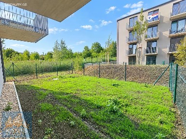 Pronájem bytu 1+kk 80 m² Topolová, Milovice - Mladá