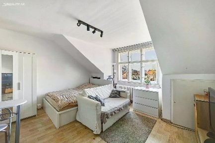 Pronájem bytu 1+kk 20 m² Pakoměřická, Praha - Kobylisy