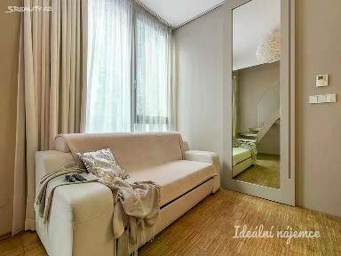 Pronájem bytu 2+kk 54 m² Charvátova, Praha - Nové Město