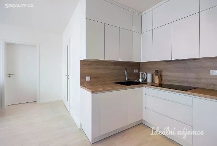 Pronájem bytu 2+kk 56 m² Františka Kadlece, Praha - Libeň