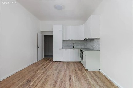 Pronájem bytu 2+kk 50 m² Komunardů, Praha - Holešovice