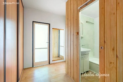 Pronájem bytu 2+kk 39 m² Novodvorská, Praha