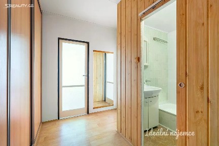 Pronájem bytu 2+kk 39 m² Novodvorská, Praha