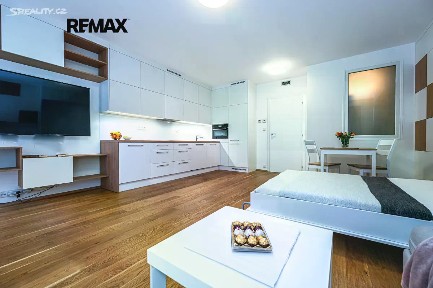 Pronájem bytu 1+kk 45 m² Primátorská, Praha - Libeň