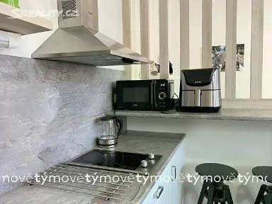 Pronájem bytu 1+kk 27 m² Na Okrouhlíku, Pardubice - Bílé Předměstí