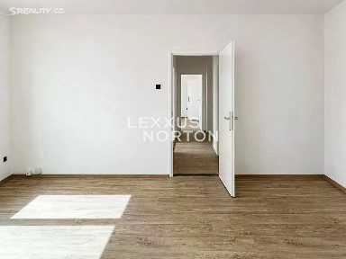 Pronájem bytu 2+1 55 m² Písecká, Praha - Vinohrady