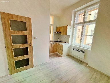 Pronájem bytu 1+1 34 m² Rozkošného, Praha - Smíchov