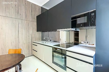 Pronájem bytu 2+1 70 m² Pštrossova, Praha - Nové Město