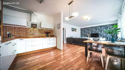 Pronájem bytu 3+kk 87 m² Pod Parukářkou, Praha - Žižkov