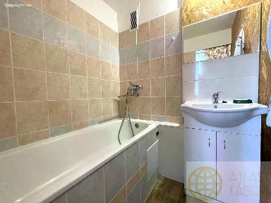 Pronájem bytu 2+1 61 m² Buzulucká, Tábor