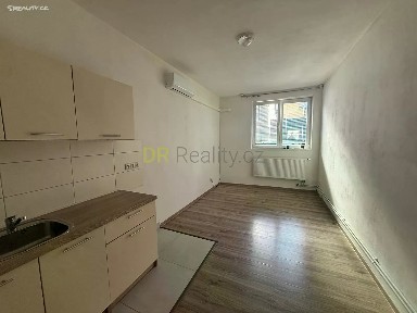 Pronájem bytu 1+kk 26 m² Slíny, Brno - Líšeň