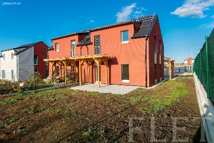 Prodej rodinného domu 96 m², pozemek 297 m² Vrbová, Zlonín
