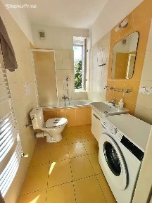 Pronájem bytu 1+kk 30 m² Nerudova, Hradec Králové