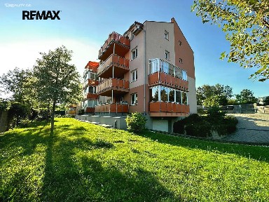 Pronájem bytu 3+kk 55 m² V javorech, Praha - Horní Počernice