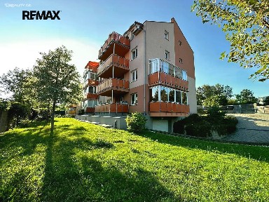Pronájem bytu 3+kk 55 m² V javorech, Praha - Horní Počernice