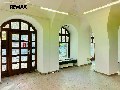 Pronájem obchodního prostoru 300 m²