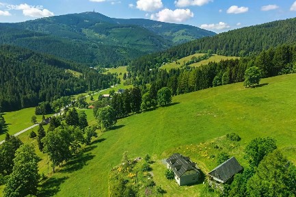 Prodej rodinného domu 105 m², pozemek 17597 m² Krásná