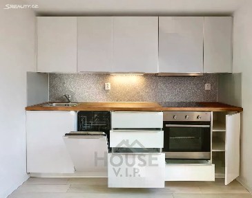 Prodej bytu 1+1 45 m² Ke Strašnické, Praha - Strašnice