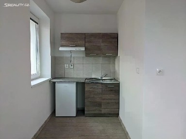 Pronájem bytu 1+kk 17 m² Na Staré poště, Pardubice - Zelené Předměstí