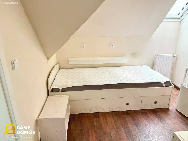 Pronájem bytu 1+kk 18 m² L. Váchy, Zlín - Prštné