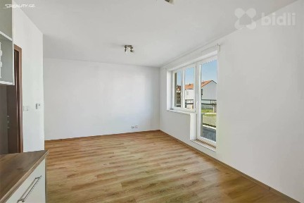Pronájem bytu 1+kk 33 m² Uherova, Chýně