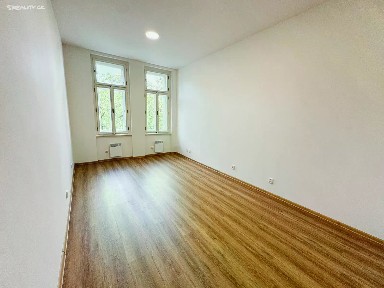 Pronájem bytu 1+kk 28 m² Chopinova, Praha - Vinohrady