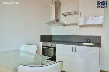 Pronájem bytu 1+kk 30 m² Švejcarovo náměstí, Praha - Stodůlky