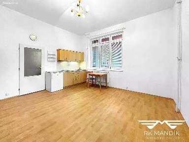 Pronájem bytu 1+kk 28 m² Třinecká, Praha - Letňany