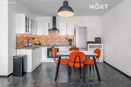 Prodej vícegeneračního domu 250 m², pozemek 611 m² Zvoleněves