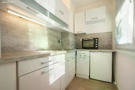 Pronájem bytu 1+kk 29 m² Valčíkova, Pardubice - Polabiny