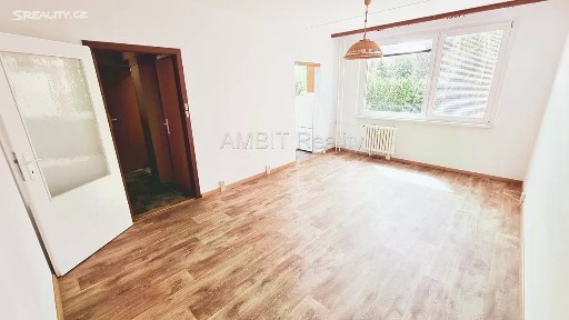 Pronájem bytu 1+kk 29 m² Vajdova, Praha - Hostivař