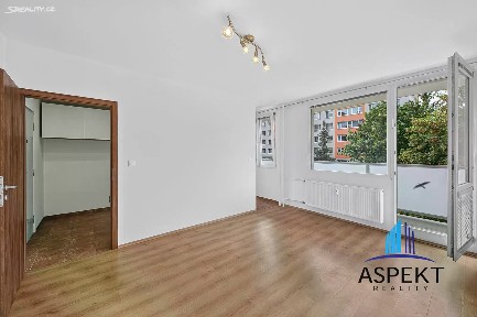 Pronájem bytu 1+kk 27 m² Kaplická, Praha - Podolí