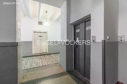 Pronájem obchodního prostoru 217 m² Biskupský dvůr, Praha - Nové Město