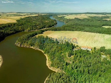 Prodej komerční nemovitosti 1066 m²