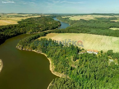 Prodej komerční nemovitosti 1066 m²