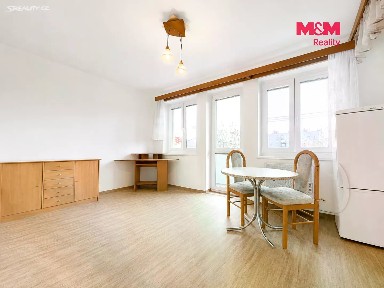 Pronájem bytu 1+kk 30 m² Nad Týncem, Plzeň - Doubravka