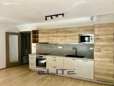 Pronájem bytu 1+kk 37 m² Vítězná, Liberec - Liberec I-Staré Město
