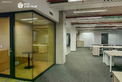 Pronájem kanceláře 374 m²