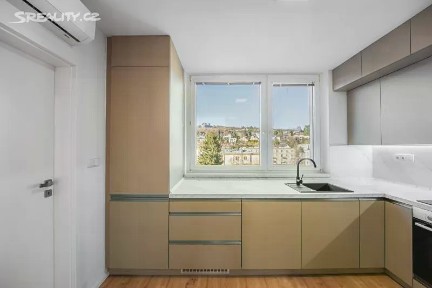 Prodej bytu 4+kk 80 m² Budovatelská, Zlín
