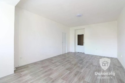 Pronájem bytu 2+1 59 m² Jeseniova, Praha - Žižkov