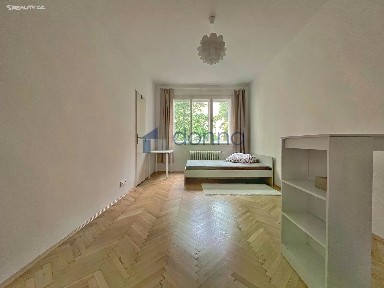 Pronájem bytu 1+kk 25 m² Šrobárova, Praha - Vinohrady