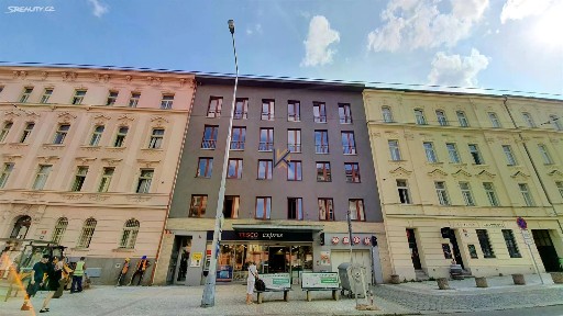 Pronájem kanceláře 375 m²