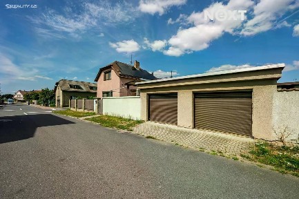 Prodej rodinného domu 240 m², pozemek 699 m²