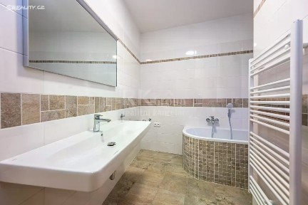 Pronájem bytu 3+kk 62 m² Komenského náměstí, Slaný