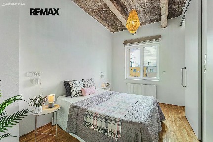 Prodej bytu 2+kk 45 m² 28. pluku, Praha - Vršovice